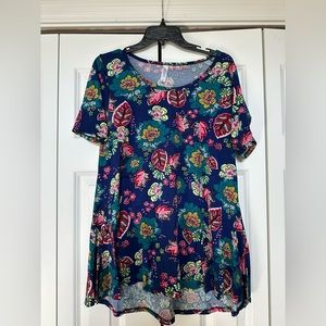Small Lularoe Perfect T